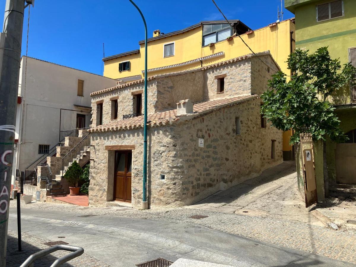 La Corte Dei Baroni Loceri Bagian luar foto